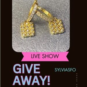 🌟GIVEAWAY🌟 Gold Tone Earrings